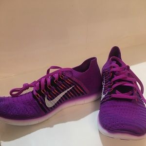 NWOT Nike Free RN Flyknit